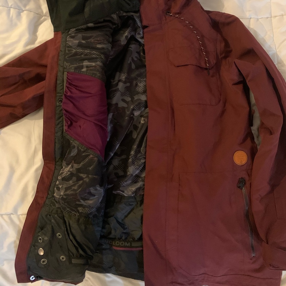 Volcom burgundy mid-long winter ski jacket - Picture 2 of 3